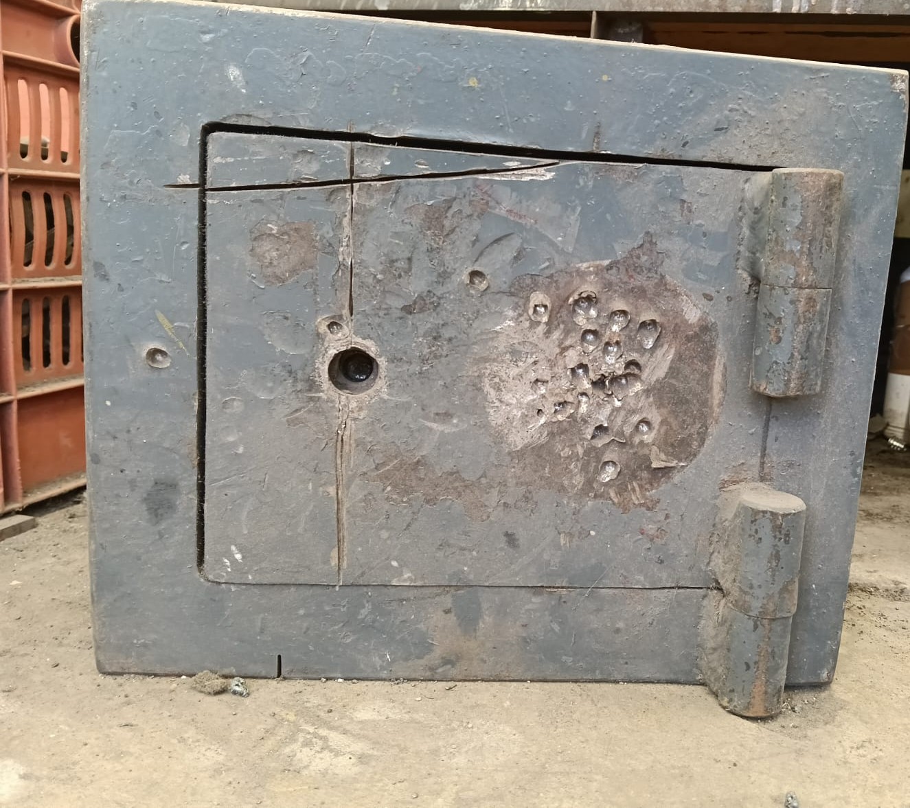 Caja fuerte DIES tras ataque con disco de corte