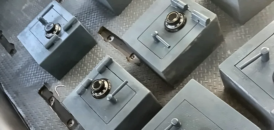 Cajas fuertes instaladas en una unidad de reparto